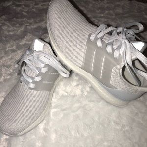 White Adidas Ultra Boost 3.0